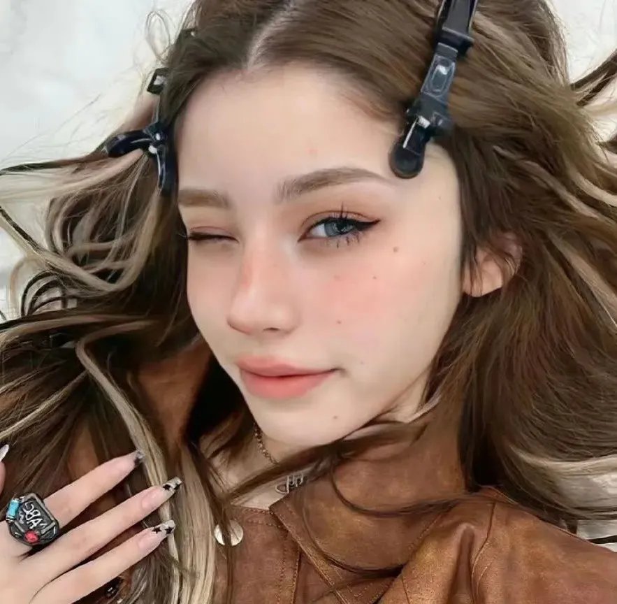 逃出大山的娘俩